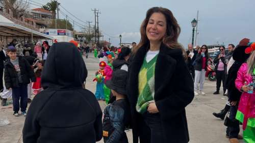 Κατερίνα Παπουτσάκη: Φωτογραφίες από την απόδραση στο Αγκίστρι για την Καθαρά Δευτέρα με τους γιους και τον σύντροφό της