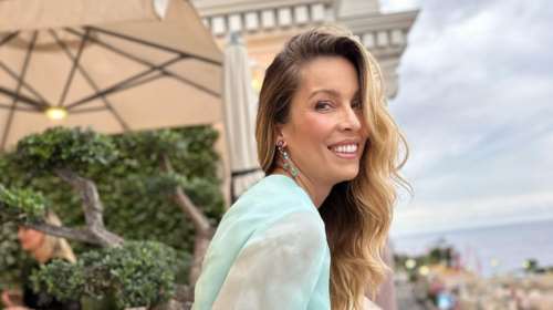 Τα ατελείωτα πόδια της Μαριέττας Χρουσαλά: Το story με το φόρεμα της Σήλιας Κριθαριώτη