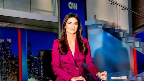 Κέιτλαν Κόλινς: Η 32χρονη του CNN που κάνει σκληρή αντιπολίτευση στον Τραμπ και έβαλε μπουρλότο στον Λευκό Οίκο