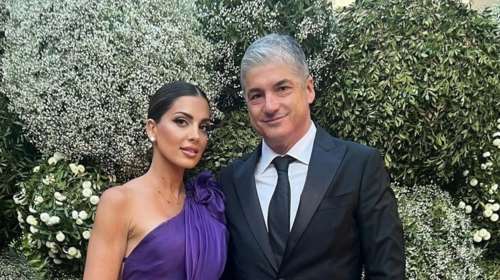 Σταματίνα Τσιμτσιλή: Ποζάρει με τον γιο της Ιωάννη Εφραίμ Σοφό στα σοκάκια της Πάρου