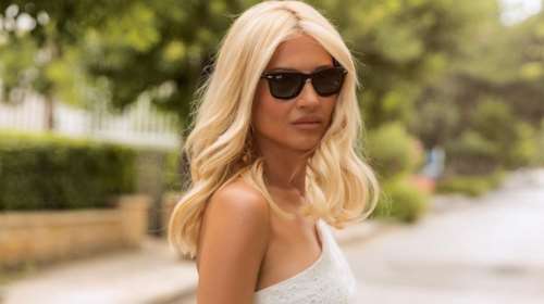 Νονά η Φαίη Σκορδά: Το λιτό και σικ look με μάξι λευκό φόρεμα και σανδάλια [εικόνες]