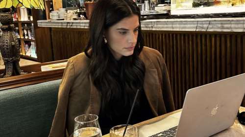 &quot;Τι τραβάς πια και εσύ&quot;: Τρελό κράξιμο στη Μπόμπα σε ανάρτηση που έκανε για τη δουλειά της