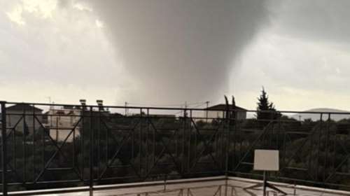 Ανεμοστρόβιλος σάρωσε τη Φοινικούντα: Σοβαρές ζημιές σε σπίτια, επιχειρήσεις και ξενοδοχεία [εικόνες - βίντεο]