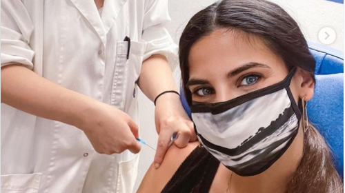 Χριστίνα Μπόμπα: Έκανε το εμβόλιο για τον κορονοϊό - Η απάντησή της στα υβριστικά σχόλια [βίντεο]