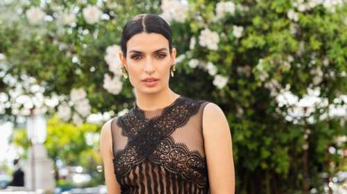 Τόνια Σωτηροπούλου: Το φλοράλ slip dress της είναι το φόρεμα του καλοκαιριού