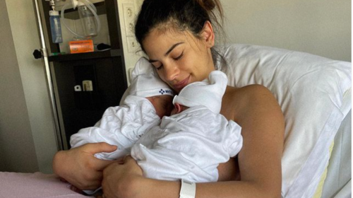 Χριστίνα Μπόμπα: Φωτογραφήθηκε με τον γιατρό που την βοήθησε να γίνει μητέρα - Το δημόσιο &quot;ευχαριστώ&quot;