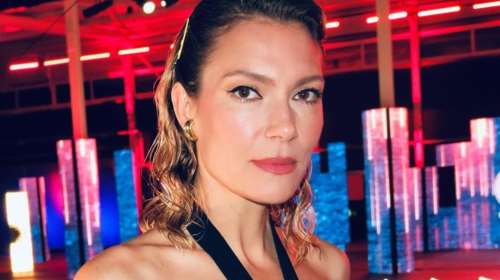 Βίκυ Καγιά: Προτείνει ένα (πολύ) σέξι χτένισμα που θα σε κάνει να δείχνεις 10 χρόνια νεότερη