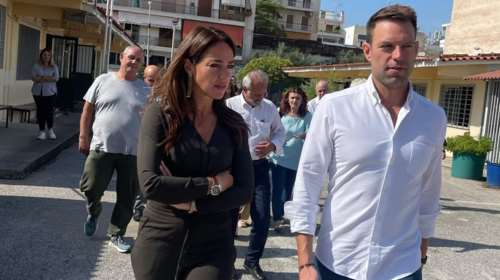 Προκαλεί ο Κασσελάκης: Αφού... εξαφάνισε τη Μιχαηλίδου από το βίντεο για το σχολείο ΑμΕΑ, τώρα λέει ότι πήγε... απρόσκλητη