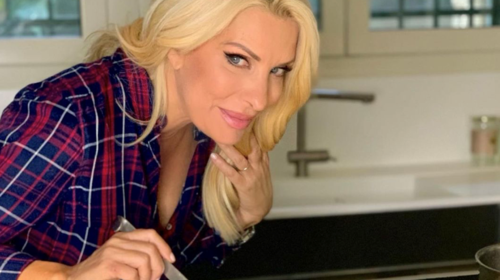 &quot;Μύρισε&quot; Χριστούγεννα: Δείτε τους διάσημους στις κουζίνες τους - Τι ετοιμάζουν για τις γιορτές