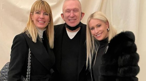 Μαρία Μπακοδήμου: Στιλάτη στο Παρίσι με τη σύζυγο του Νίκου Αλιάγα και τον Jean Paul Gaultier