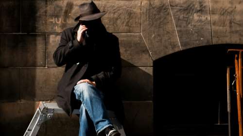 Τηλεφωνική απάτη με θύμα 13χρονο παιδί στου Ζωγράφου: Πώς το έπεισαν να τους δώσει λεφτά και κοσμήματα