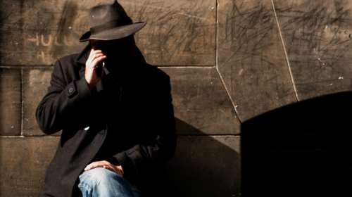 Απάτες made in Bulgaria: Πώς έπειθαν τα θύματά τους να πετάνε από μπαλκόνια τις οικονομίες τους και να αφήνουν χρυσαφικά σε κάδους