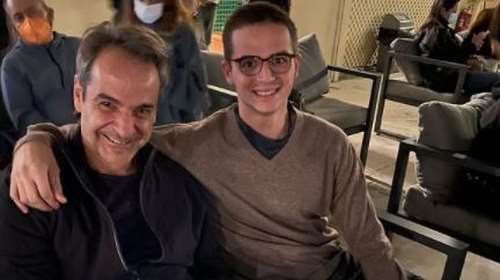 Κινηματογραφική έξοδος για τον Κυριάκο Μητσοτάκη: Με τον γιο του, Κωνσταντίνο, στον Τζέιμς Μποντ