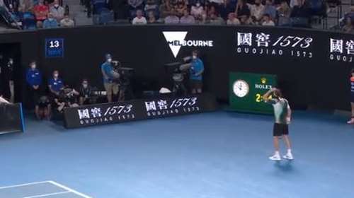 Μια Ελληνίδα &quot;κάρφωσε&quot; τον Τσιτσιπά για το coaching από τον πατέρα του - Τι αποκάλυψε η διαιτητής, Εύα Ασδεράκη  [βίντεο]