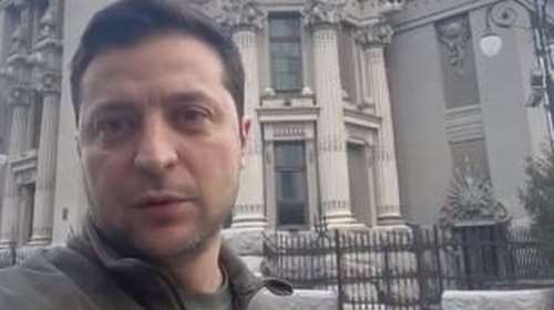 Πόλεμος Ουκρανία - Νέο βίντεο Ζελένσκι: &quot;Δεν θα καταθέσουμε τα όπλα&quot; - &quot;Χρειάζομαι πυρομαχικά, όχι μεταφορικό μέσο&quot;