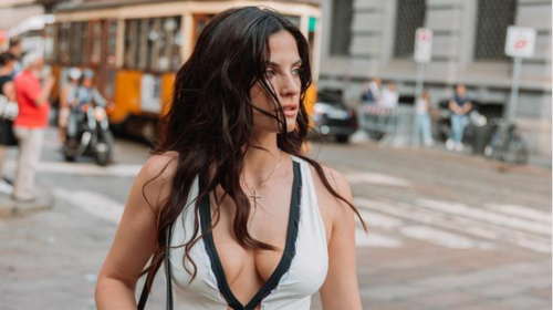 Χριστίνα Μπόμπα: &quot;Μια μαμά δεν φοράει ντεκολτέ&quot; -  &quot;Ζούμε στο 2022 ή στον Μεσαίωνα;&quot;