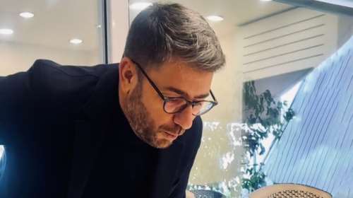 Νίκος Ανδρουλάκης: Τα γενέθλια του προέδρου του ΠΑΣΟΚ - Εκλεισε τα 46 και έσβησε τα κεράκια στην τούρτα του