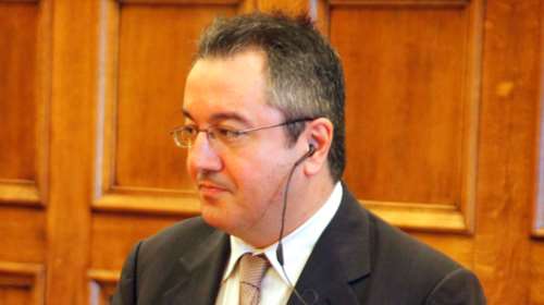 Κορονοϊός - Μόσιαλος: Πρόωρο να συζητάμε τι θα ανοίξει μέσα στον Απρίλιο