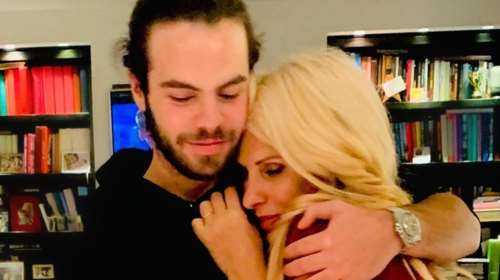 Άγγελος Λάτσιος: Ο γιος της Ελένης Μενεγάκη στα βήματα της μητέρας του