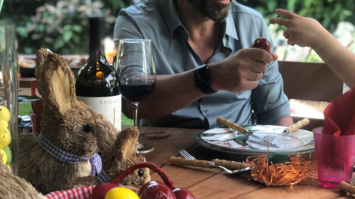 Με ποιον τσουγκρίζει το πασχαλινό αυγό ο Κωνσταντίνος Μαρκουλάκης;