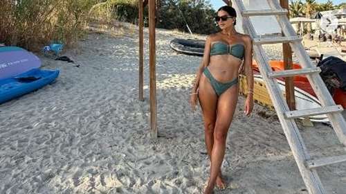 Σταματίνα Τσιμτσιλή: Η καθημερινότητά της στην Πάρο - Τα παιχνίδια στην αμμουδιά