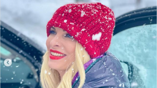 Ελένη Μενεγάκη: Ξετρελάθηκε με τον χιονισμένο κήπο της - &#39;&#39;Μόλις δω χιόνι κάνω σαν μικρό παιδί&#39;&#39; [εικόνες]