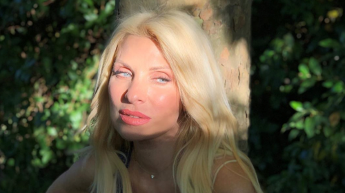 Ελένη Μενεγάκη: Σαββατοκύριακο με τον αδερφό της στον παράδεισο της Άχλας