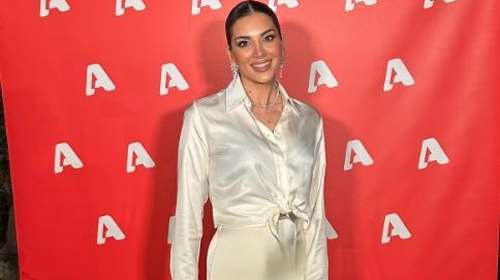 Σταματίνα Τσιμτσιλή: Τράβηξε τα βλέμματα στην κοπή πίτας του Alpha - Το σικ σύνολο που επέλεξε