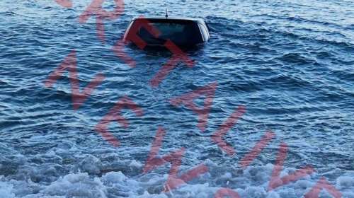 Κρήτη: Τσακώθηκαν, πήρε το αυτοκίνητο της συντρόφου του και το &quot;πέταξε&quot; στη θάλασσα [εικόνες]