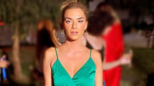 Βάσω Λασκαράκη: Βραδινή έξοδος με υπέροχο wrap φόρεμα και τσάντα YSL