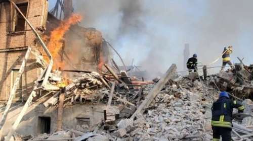 Ουκρανία: Τουλάχιστον 2 νεκροί και 60 εγκλωβισμένοι από βομβαρδισμό σχολείου στο Λουχάνσκ [εικόνες - βίντεο]