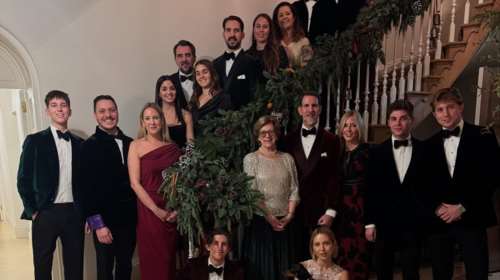 Οικογενειακά και ελληνικά τα Χριστούγεννα των Ντε Γκρες - Η ανάρτηση της Μαρί Σαντάλ με το γιορτινό τραπέζι