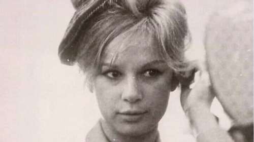 Σπάνια φωτό: Η Αλίκη Βουγιουκλάκη με αέρα ντίβας στους δρόμους του Λονδίνου, στα '70s