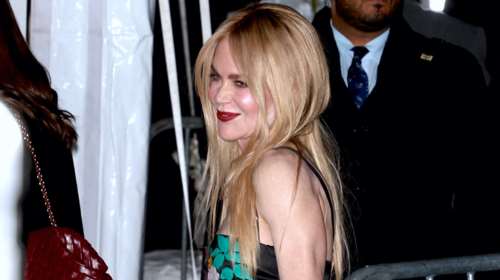 Για πάντα νέα: Η Νικόλ Κίντμαν με vintage φόρεμα Dolce &amp; Gabbana από το 1998 και αγέραστο πρόσωπο στο κόκκινο χαλί