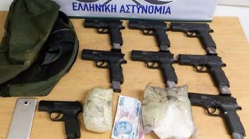 Έβρος: Προσπάθησε να μπει στη χώρα με 8 πιστόλια και 997 γραμμάρια κρυσταλλικής μεθαμφεταμίνης