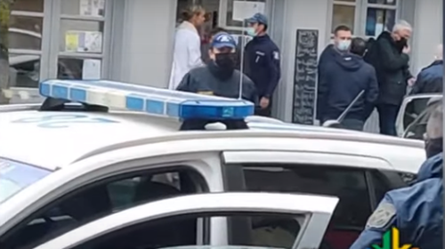 Αράχωβα: Τέλος το... &quot;υπουργείο Θεραπειών&quot; - Έφοδος των Αρχών και χειροπέδες στην ιδιοκτήτρια