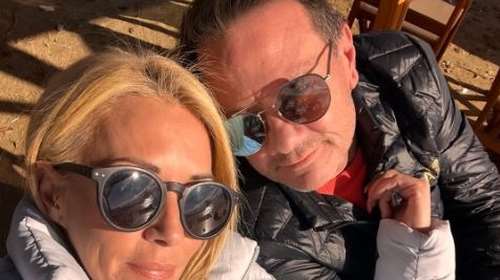 Ο Απόστολος Λύτρας ποζάρει με τη νέα του σύντροφο και δείχνει την πισίνα του σπιτιού του [εικόνες]