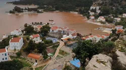 Σε κατάσταση έκτακτης ανάγκης θα κηρυχθεί το Καστελόριζο - &quot;Βούλιαξε&quot; στα λασπόνερα το νησί που &quot;βάφτηκε&quot; κόκκινο