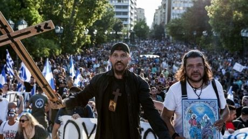 Οι αντιεμβολιαστές στο Σύνταγμα που έγιναν viral - Τα σχόλια στο Twitter