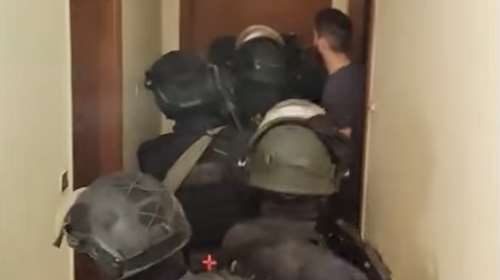 Βίντεο από την έφοδο της ΕΛ.ΑΣ. για το μεγάλο κύκλωμα παράνομης διακίνησης μεταναστών – Κέρδος πάνω από 4 εκατ.