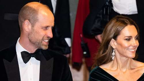 &quot;Φρενίτιδα&quot; με το πράσινο βελούδινο φόρεμα της Κέιτ Μίντλετον