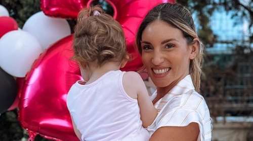 Αθηνά Οικονομάκου: Γενέθλια για την κόρη της, Σιέννα - Οι φωτογραφίες από το πάρτι και η εντυπωσιακή τούρτα