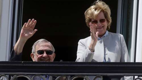 Σπάνιο κλικ: Η Αννα-Μαρία ετοιμάζεται για τον γάμο της με τον τέως βασιλιά, μαζί με τη μητέρα και την αδελφή της