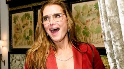 Μπρουκ Σιλντς: Το σέξι look με μονόχρωμο κοστούμι και το μπλέιζερ που φόρεσε χωρίς τοπ