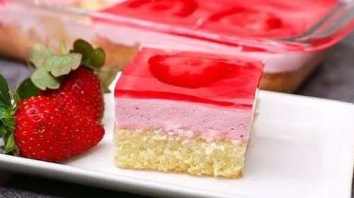 Καλοκαιρινό γλυκό ψυγείου με μους και ζελέ φράουλας - Δροσερό και πεντανόστιμο