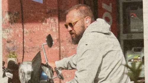 Γιώργος Ανατολάκης: Από τα γήπεδα και τη Βουλή, κούριερ σε κατάστημα ανταλλακτικών [Εικόνες]