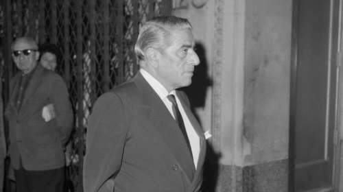 Σπάνια φωτό: Ο Ωνάσης με την Κάλλας μαζί, στην κηδεία του πατέρα του πρίγκιπα Ρενιέ του Μονακό