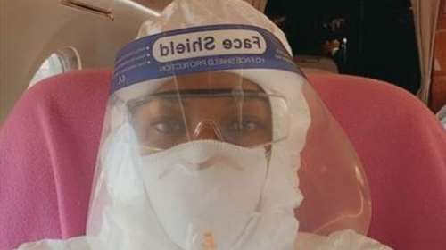 Απίστευτη Ναόμι: Ταξιδεύει σαν... αστροναύτης για να προστατευτεί από τον κορονοϊό [εικόνα - βίντεο]