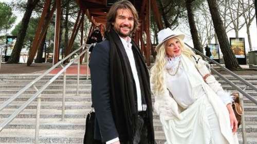 Παριζιάνα η Μαρίνα Πατούλη: Διαλέγει υφάσματα στην Πόλη του Φωτός για την κολεξιόν της - Μαζί με τον Βλάσση Χολέβα