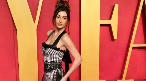 Vanity Fair Oscar Party: Εντυπωσιακή η Σοφία Χαρμαντά με δημιουργία Dolce&amp;Gabbana